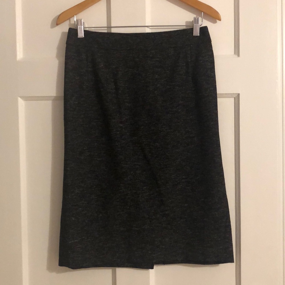 Size 10 theory pencil skirt.